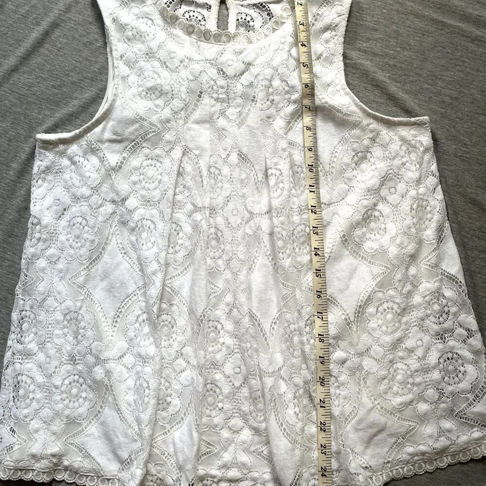 Doe & Rae White Floral Lace Sleeveless Tank